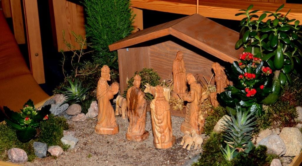 Julbön runt krubban